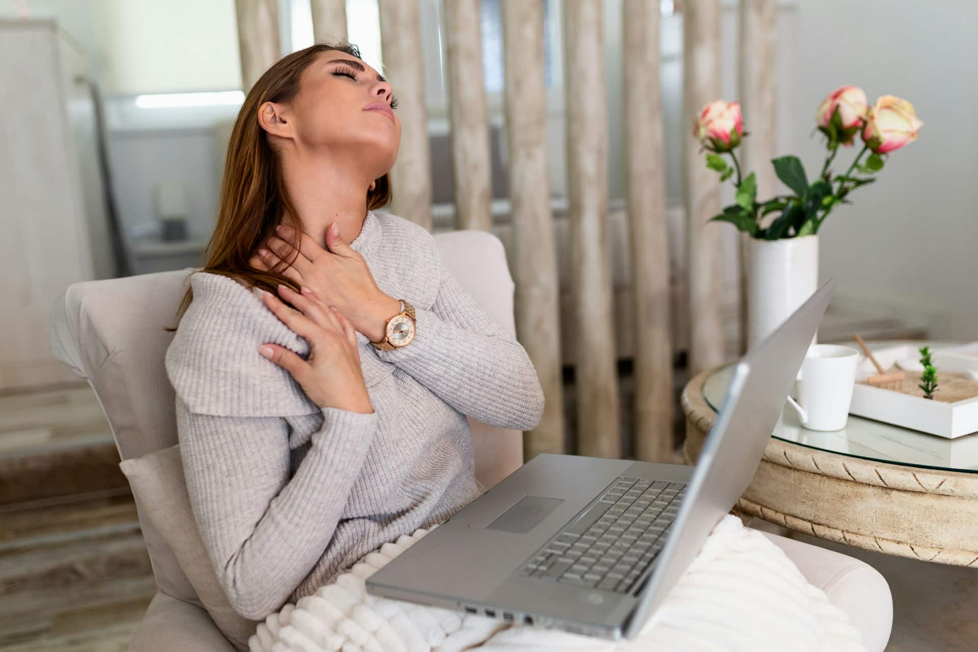 woman experiencing neck pain